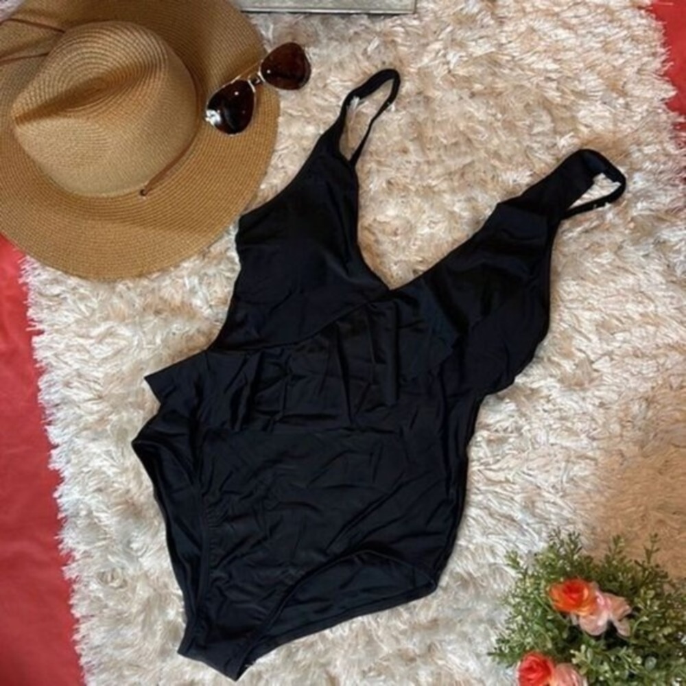 Kona Sol Women's Asymmetrical Ruffle High Coverage One Piece Swimsuit Size M